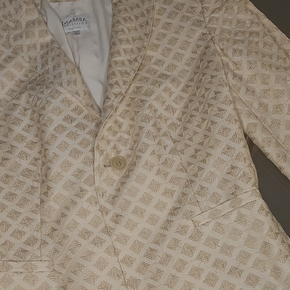 ARMANI COLLEZIONI size 2 beige cream silk blazer excellent condition. Like new. - Picture 8 of 11